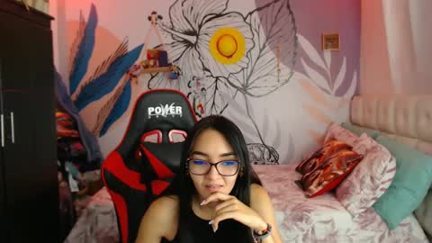 Snapshot of linzybaner chatting on 01/08/25, 01:11 LinzyBaner online show from 01/08/25, 01:11