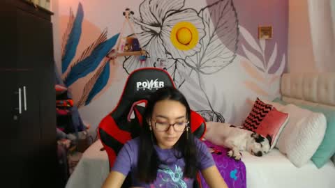 Snapshot of linzybaner chatting on 02/08/25, 01:54 LinzyBaner online show from 02/08/25, 01:54