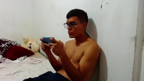 lion_grr online show from 05/05/26, 01:24