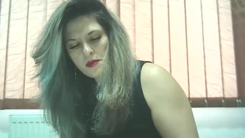 lionessmom online show from 11/22/25, 09:08