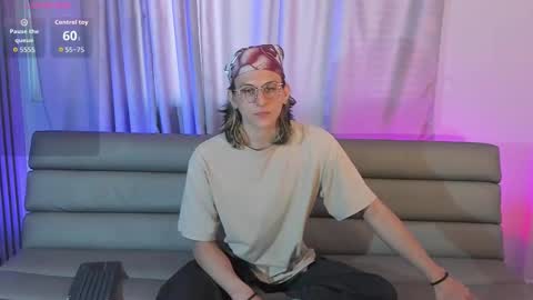 Snapshot of lior_evan chatting on 11/08/25, 11:32 Lior evan online show from 11/08/25, 11:32