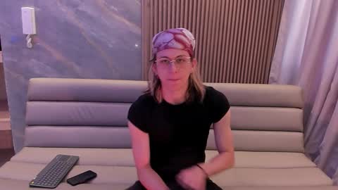 Lior evan online show from 11/22/25, 11:42