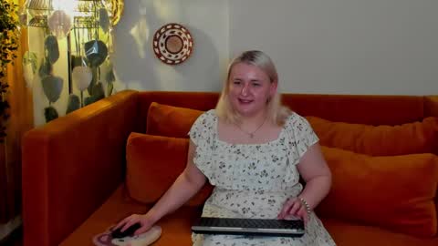 LioraArdyn online show from 04/10/26, 06:29