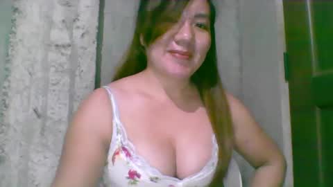 Snapshot of lipsofangel16 chatting on 01/06/25, 04:44 im cherry online show from 01/06/25, 04:44