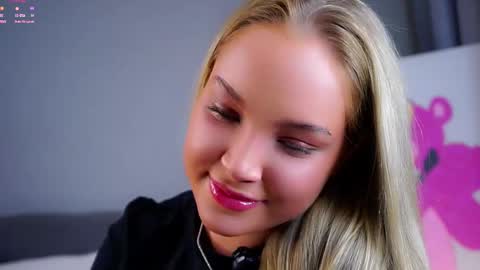 Amelia online show from 12/02/25, 01:11