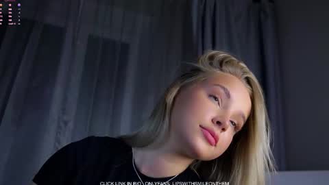 Amelia online show from 12/14/25, 01:11