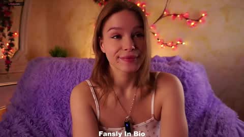 Lina online show from 12/01/25, 01:43