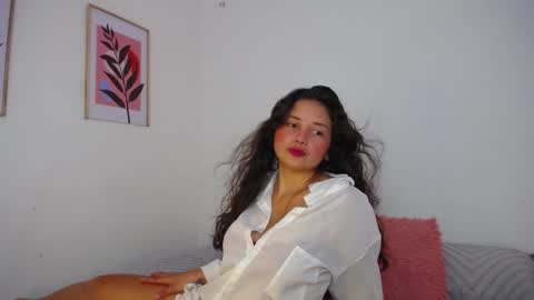 Snapshot of lirio05 chatting on 01/23/25, 06:35 Lily see u on december 2 online show from 01/23/25, 06:35