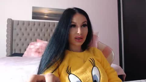 Lisa online show from 11/18/25, 08:57