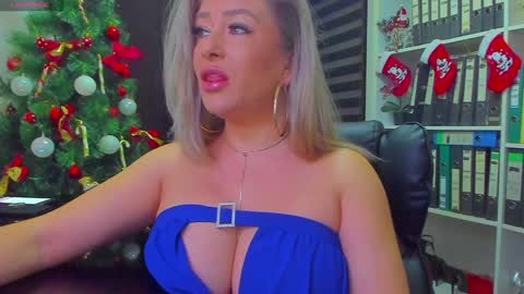 Snapshot of lisa2018 chatting on 12/11/24, 03:45 lisa online show from 12/11/24, 03:45