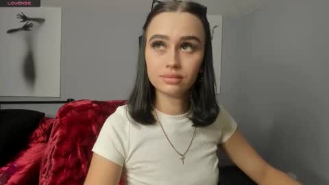 Snapshot of lisa__johnson chatting on 10/21/25, 12:22 lisa__johnson online show from 10/21/25, 12:22