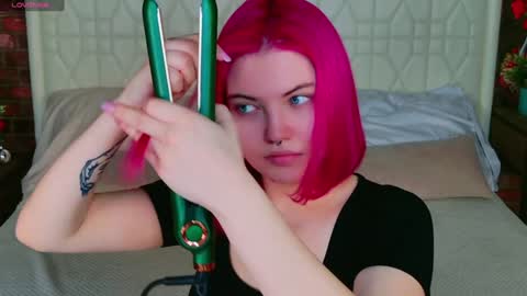 Snapshot of lisa_adam chatting on 12/17/24, 04:23 lissi online show from 12/17/24, 04:23