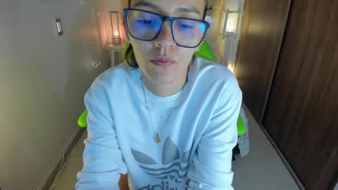 Lisa  online show from 10/13/25, 05:13