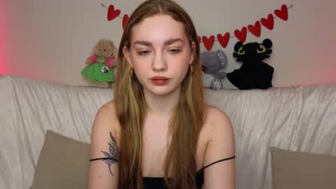 Snapshot of lisa_lit chatting on 02/25/25, 05:52 Lisa and Katerina online show from 02/25/25, 05:52