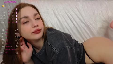 Snapshot of lisa_lit chatting on 02/25/25, 08:58 Lisa and Katerina online show from 02/25/25, 08:58