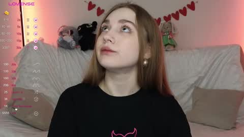 Snapshot of lisa_lit chatting on 02/26/25, 11:41 Lisa and Katerina online show from 02/26/25, 11:41