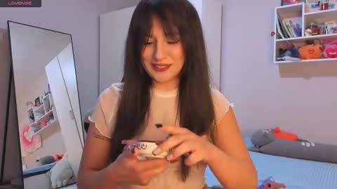 Snapshot of lisa_mzemta chatting on 10/22/25, 12:22 Lisa online show from 10/22/25, 12:22