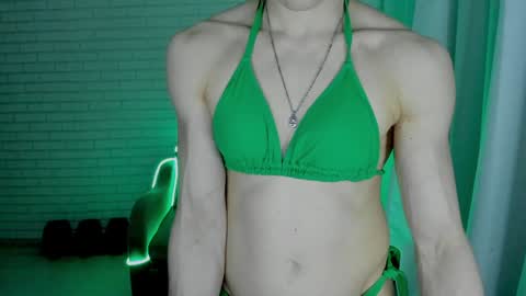 Snapshot of lisa_ree_ chatting on 02/01/25, 01:23 lisa online show from 02/01/25, 01:23