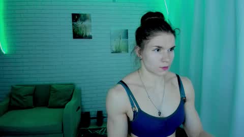 Snapshot of lisa_ree_ chatting on 11/27/25, 07:21 lisa online show from 11/27/25, 07:21