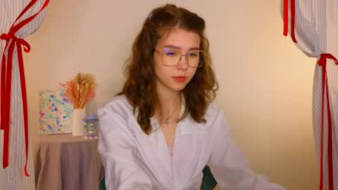 Snapshot of lisa_roses chatting on 01/10/25, 02:46 Lisa online show from 01/10/25, 02:46