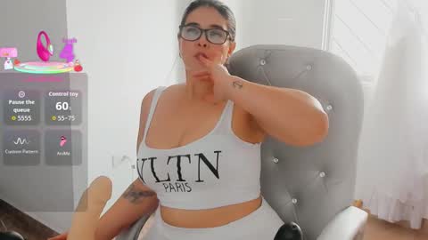 Lisa online show from 12/19/25, 08:27