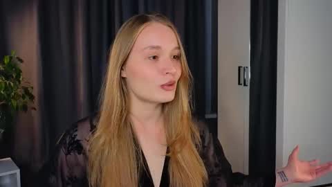 Elisabeth or Lisa online show from 09/17/25, 08:21