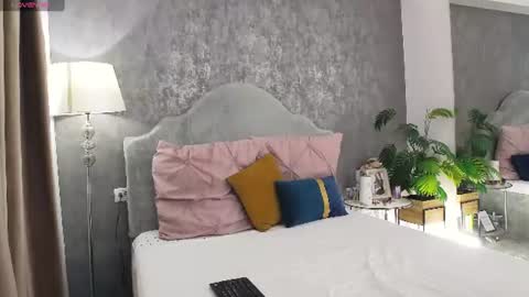 lisacroft online show from 06/08/26, 06:47