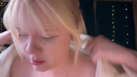 -Lisa- Help me to reach 100 thumbs up3 online show from 03/22/26, 08:23