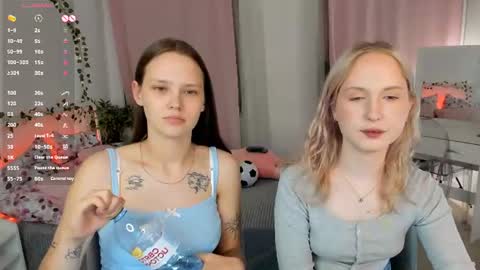 Lisa blonde  Alisa brunette online show from 07/01/26, 10:31