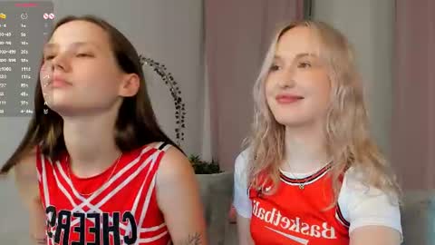 Lisa blonde  Alisa brunette online show from 07/02/26, 03:23