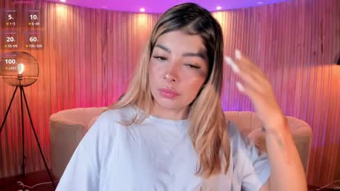 Snapshot of lisamonroe_ chatting on 02/03/25, 11:31 LISA MONROE online show from 02/03/25, 11:31