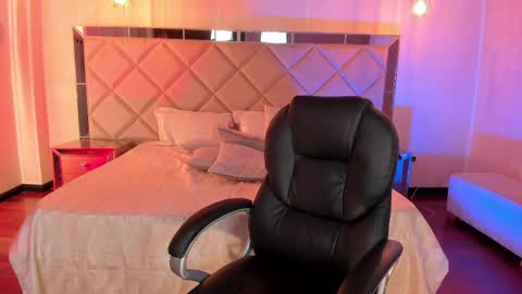 Snapshot of lisamonroe_ chatting on 02/14/25, 12:41 LISA MONROE online show from 02/14/25, 12:41