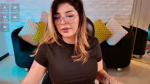 Snapshot of lisamonroe_ chatting on 09/25/25, 08:01 LISA MONROE online show from 09/25/25, 08:01