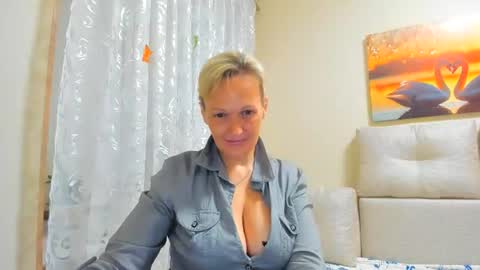 Snapshot of lisasimsx chatting on 07/17/26, 12:17 Lisasimsxs online show from 07/17/26, 12:17