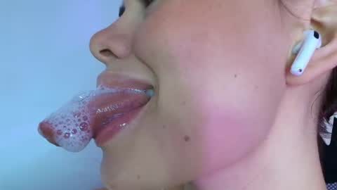 Lisbet online show from 11/08/25, 02:06