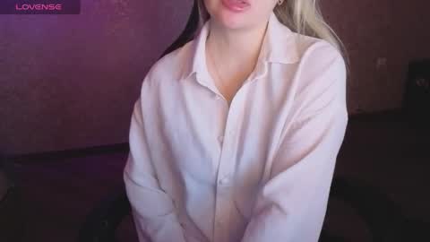 Anna online show from 04/17/26, 05:05