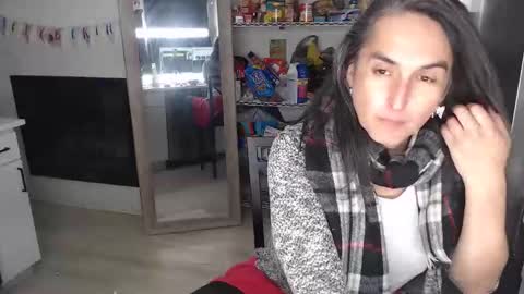 Lisette LaRoche online show from 12/05/25, 07:06