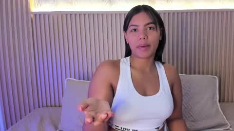 Snapshot of liss_reyes chatting on 09/21/25, 01:46 Liss online show from 09/21/25, 01:46