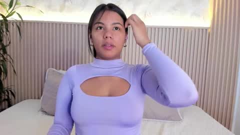 Snapshot of liss_reyes chatting on 10/12/25, 03:33 Liss online show from 10/12/25, 03:33