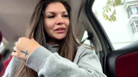 Snapshot of lissa__1 chatting on 11/05/25, 10:04 Lissa online show from 11/05/25, 10:04