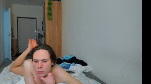 Snapshot of lissa_alfie chatting on 12/19/24, 06:01 Alfie online show from 12/19/24, 06:01