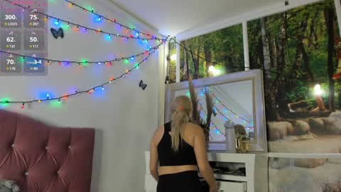 Snapshot of lissa_brown_ chatting on 12/18/24, 01:59 Lissa online show from 12/18/24, 01:59