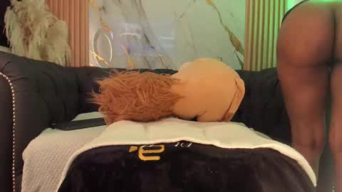 Lissa online show from 11/25/25, 10:43