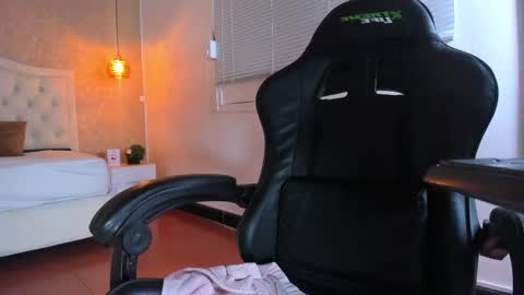 L I S S A  online show from 02/13/25, 10:55