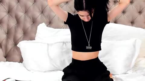 Snapshot of lissaallison chatting on 03/08/25, 01:36 LissaAllison online show from 03/08/25, 01:36