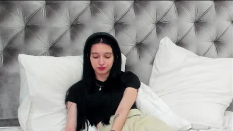 Snapshot of lissaallison chatting on 03/11/25, 10:51 LissaAllison online show from 03/11/25, 10:51