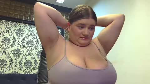 Lisa online show from 11/17/25, 04:13