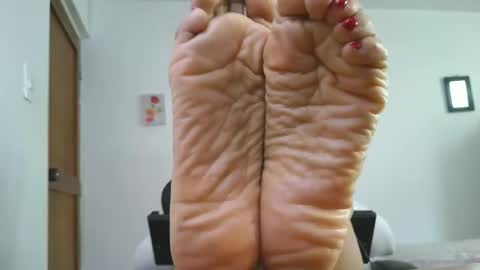 Snapshot of lissafeethot chatting on 11/30/25, 02:10 Lissafeethot online show from 11/30/25, 02:10