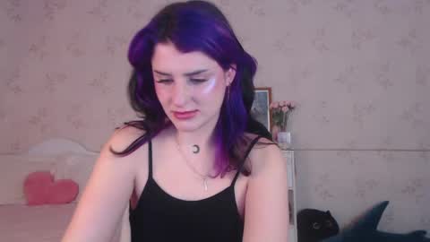 Snapshot of lissalucy chatting on 04/28/26, 09:25 Alice Dont forget to thumbs up its very important online show from 04/28/26, 09:25