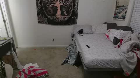 Peaches online show from 10/31/25, 06:25